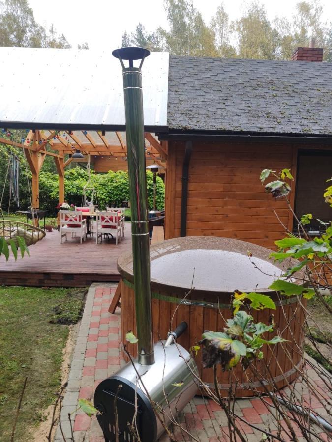 Forest House With Outdoor Hot Tub Jūrkalne المظهر الخارجي الصورة